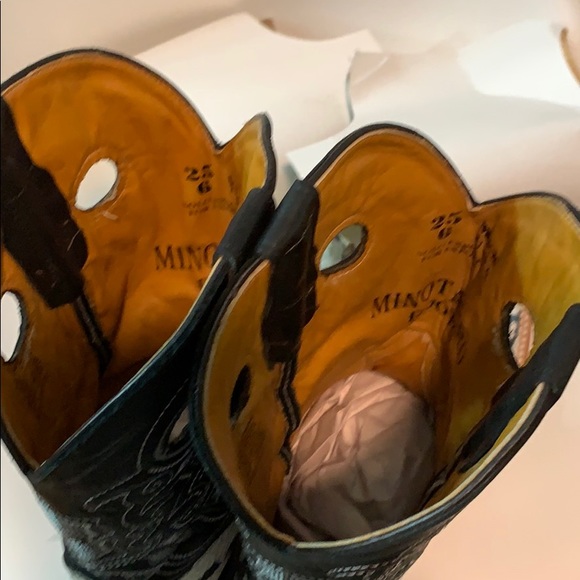 Snake skin pattern boots - Picture 6 of 9